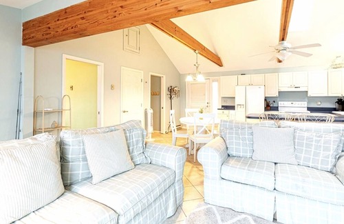 Vandalia Cottage | Lakefront Cottage on Birch Lake - Family-Friendly Retreat