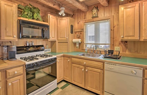 Franklin Cottage | Lakefront Cottage: Boat Dock & Screened Deck!