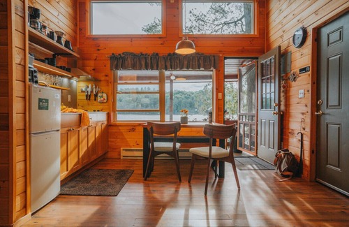 Long Lake Cabin | Romantic Getaway at Cottage #8 with Family-Friendly Amenities