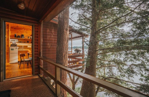 Long Lake Cabin | Romantic Getaway at Cottage #8 with Family-Friendly Amenities
