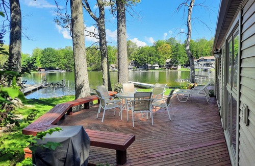 Delton Cottage | Scenic Lakefront Cottage with Fishing & Sunset Views