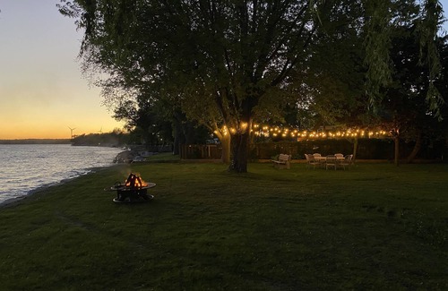 Dunnville Cottage | Lakefront Cottage with Private Beach & Spa Amenities