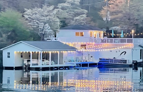 Garner Cove Cottage | Pet-Friendly Lakefront Cottage with Hot Tub & Kayaks
