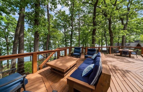 Dogwood House | Serene Lakefront Cottage with Ocean Views - Guest Rated 10/10