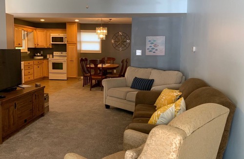 Henrico House | Lakefront Double Cottages: Perfect for Family Gatherings