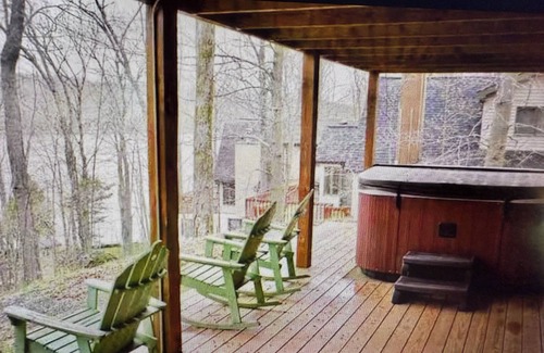 Lake Ariel Cabin | LAKEFRONT Cozy Cabin With Dock & Amazing view in The Poconos
