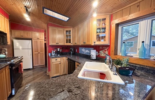 Gwinn Cottage | Cozy Cedar Cottage: Lakefront Retreat with Spa & Firepit