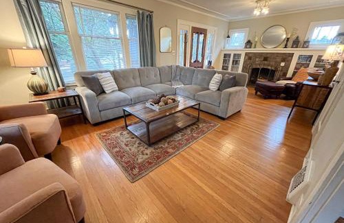 Green Lake House | Scenic Lakefront Craftsman: Family-Friendly Retreat