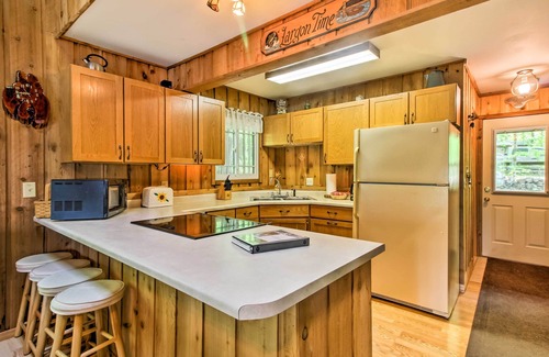 Cumberland Cabin | Lakefront Cumberland Cabin: Fire Pit & Dock Access Await!