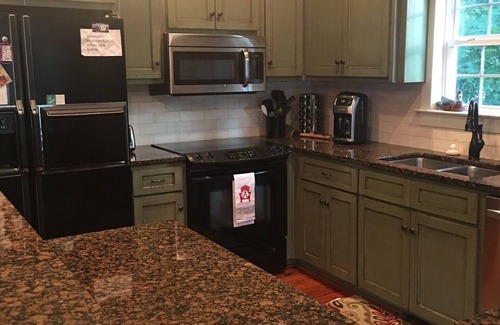 Modoc House | Family-Friendly Lakefront Retreat with Pool & Kitchen Access