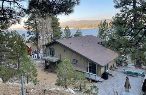 Fawnskin House | Waterfront Retreat - Breathtaking Views and Pet-Friendly Stays