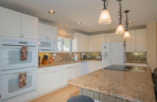 Fawnskin House | Waterfront Retreat - Breathtaking Views and Pet-Friendly Stays