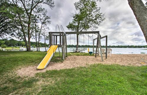 Dent House | Lakefront Dent Cabin: Pet-Friendly with Boat Rentals