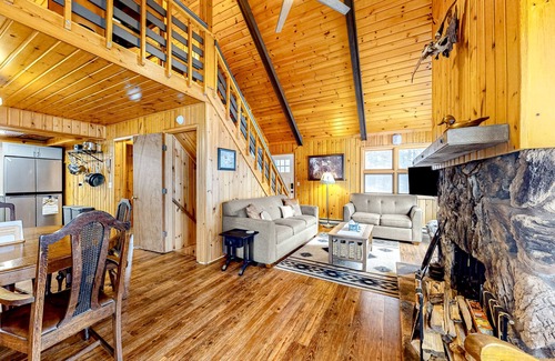 Lac du Flambeau Cottage | Idyllic Lakefront Retreat: Dog-Friendly with Canoe & Sauna