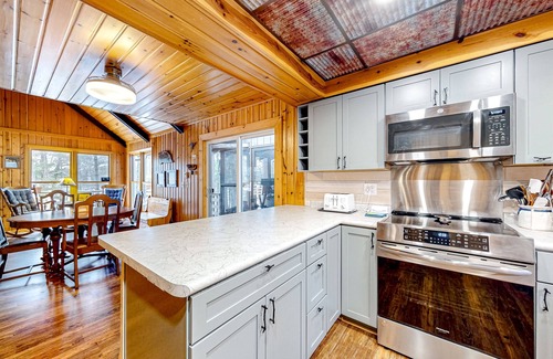 Lac du Flambeau Cottage | Idyllic Lakefront Retreat: Dog-Friendly with Canoe & Sauna