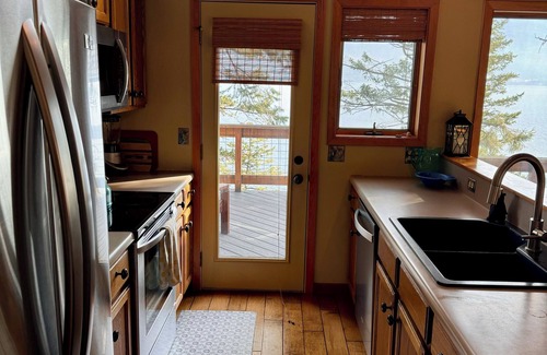 Finley Point Cottage | Lakefront Dream w/Large Dock. Serene Cottage with Room for the whole family!
