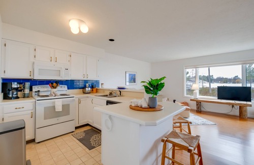 Elk Rapids Condo | Relaxing Elk Rapids Vacation Rental with Lake View Amenities