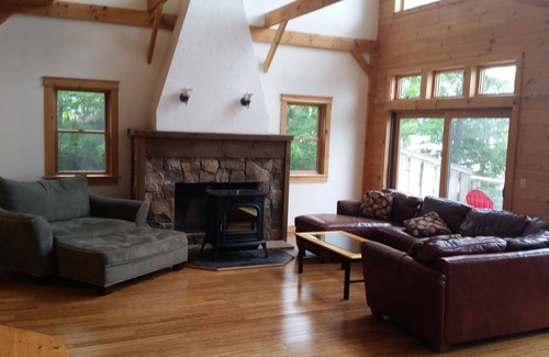 Bridport House | LakeFront Retreat with Endless Views and Family-Friendly Perks