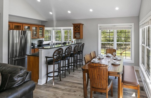 New Tazewell House | Idyllic Lakefront Getaway at Summer Breeze with Private Dock