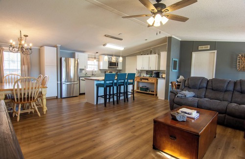 Hardwick House | Lakefront Retreat: Top-Rated Fishing and Family Amenities
