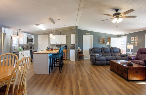 Hardwick House | Lakefront Retreat: Top-Rated Fishing and Family Amenities