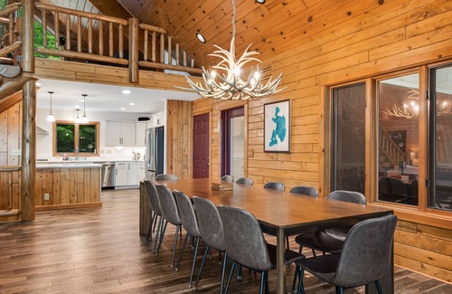 Lac du Flambeau House | Lakefront Estate with Game Room, Hot Tub & Gym - 10/10 Rating