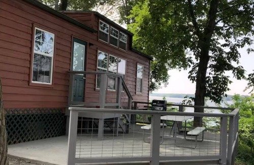 Cadiz Cottage | Lakefront Family Fort 79: Dog-Friendly & Pool Access
