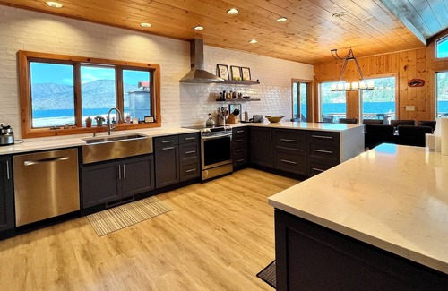 Chelan House | Lakefront Family Retreat: WiFi, Hot Tub & Pool Table Fun