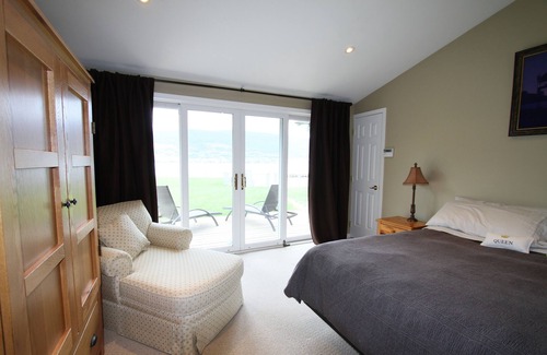 Okanagan-Similkameen House | Family-Friendly Lakefront Retreat with Beach Access & Pool