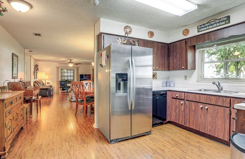 Florida South Atlantic Coast House | Lakefront Frostproof Getaway with Beach and Spa Amenities