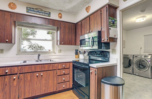 Florida South Atlantic Coast House | Lakefront Frostproof Getaway with Beach and Spa Amenities