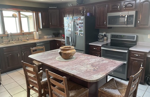 Abingdon Cabin | Inviting Lake House with Hot Tub & Firepit Near Creeper Trail