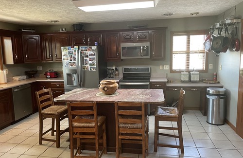 Abingdon Cabin | Inviting Lake House with Hot Tub & Firepit Near Creeper Trail
