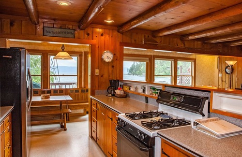 Somers House | Lakefront Retreat: Exceptional Comfort by the Water