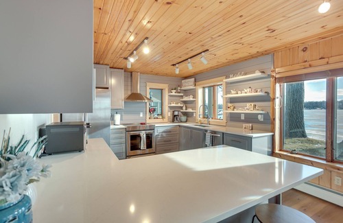 New London House | Lakefront Gem w/Dock in New London!