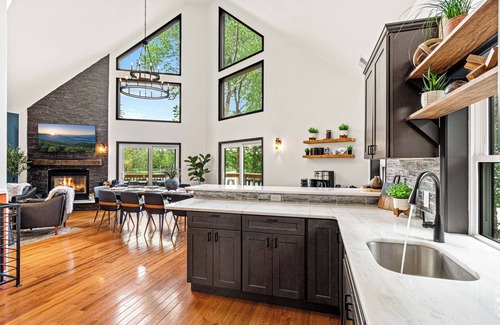 Tobyhanna House | Lakefront Getaway: Hot Tub, Kayaks & Game Room Awaits!