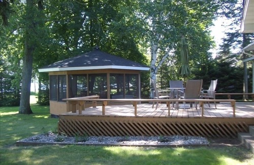 Crivitz House | Idyllic Lakefront Retreat on Beautiful Lake Noquebay