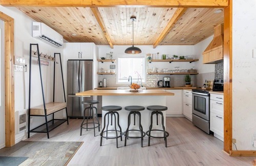 Amherst Ski Chalet | Discover Casa Olej: Guest Rated 9.8 with Spa & Ocean Views