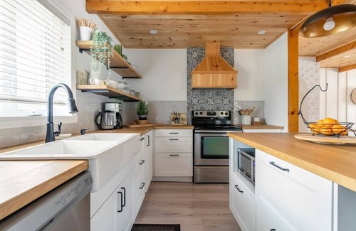 Amherst Ski Chalet | Discover Casa Olej: Guest Rated 9.8 with Spa & Ocean Views