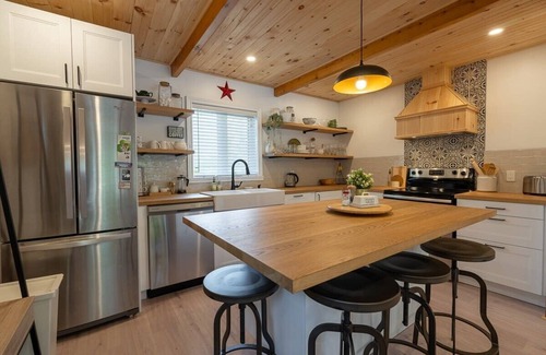 Amherst Ski Chalet | Discover Casa Olej: Guest Rated 9.8 with Spa & Ocean Views