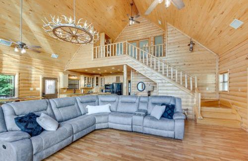 Gladewater House | Lakefront Gladewater Retreat with Dock and Hot Tub!