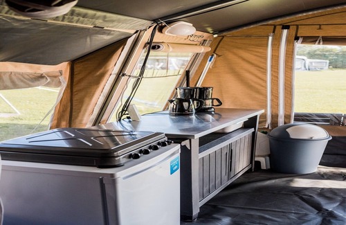 Herpelmont House | Cozy Tent Lodge by the Lake with Family-Friendly Amenities