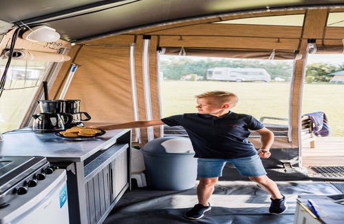 Herpelmont House | Cozy Tent Lodge by the Lake with Family-Friendly Amenities