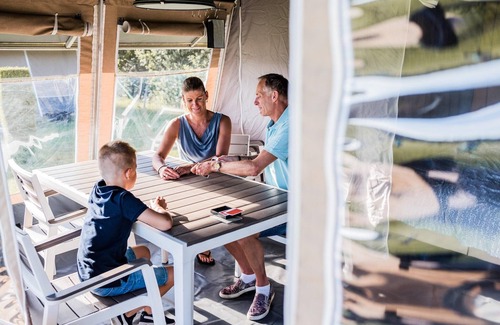 Herpelmont House | Cozy Tent Lodge by the Lake with Family-Friendly Amenities