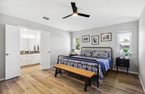 Granbury House | Lakefront Granbury, fishing, quite neighborhood, relaxing!