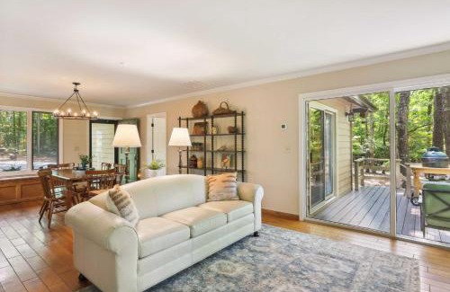 Pine Mountain Valley House | Lakefront Hamilton Cabin: Dock, Fire Pit & Family Fun