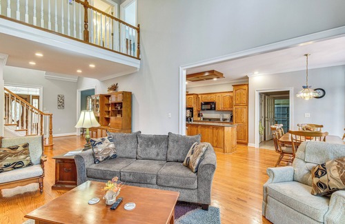 Reed Creek House | Premier Lakefront Hartwell Retreat with Deck & Spa Amenities