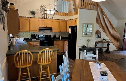 Westminster House | Lakefront Hartwell: Pet-Friendly Retreat with Kayaks & Fire Pit