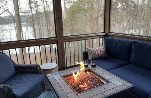 Westminster House | Lakefront Hartwell: Pet-Friendly Retreat with Kayaks & Fire Pit