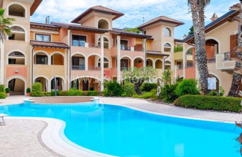 Toscolano Maderno Apartment | Lakefront Haven 18: Family-Friendly Retreat by the Ocean
